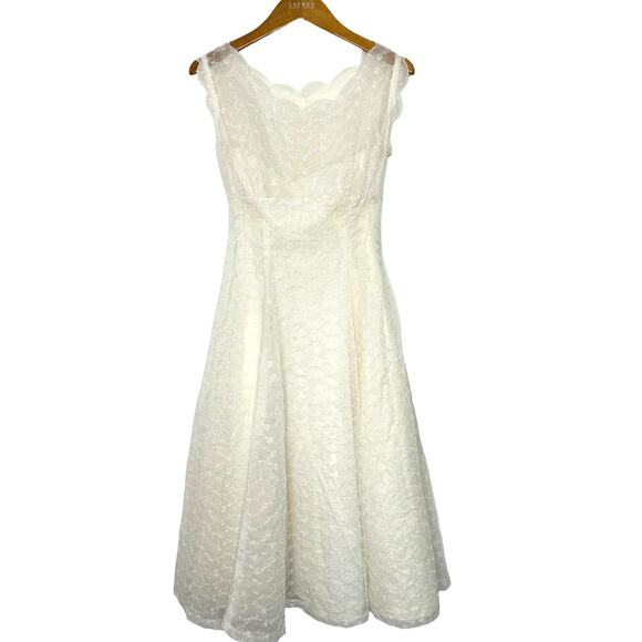 Vintage Dresses & Skirts - Vintage eyelet dress